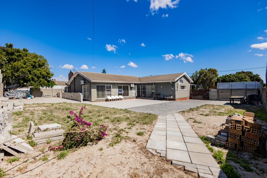 3 Bedroom Property for Sale in St Dumas Western Cape
